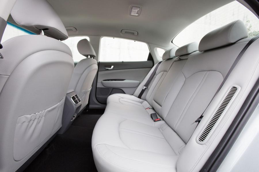 Интерьер Kia Optima Plug-In Hybrid (JF) 2016 года  (WW) (фото 38 из 41)